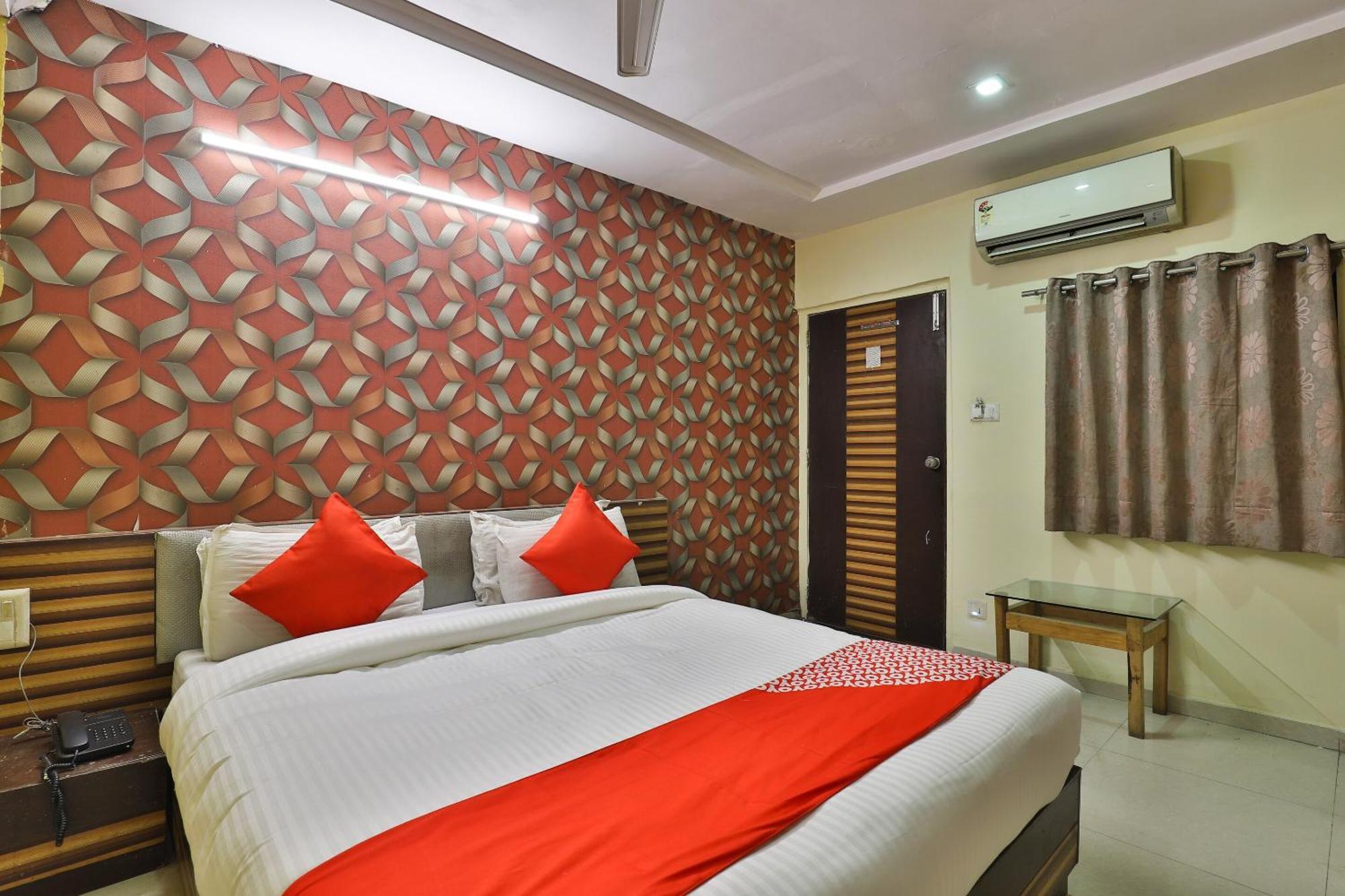 Spot On Hotel Shreeji Palace Ahmedabad Esterno foto