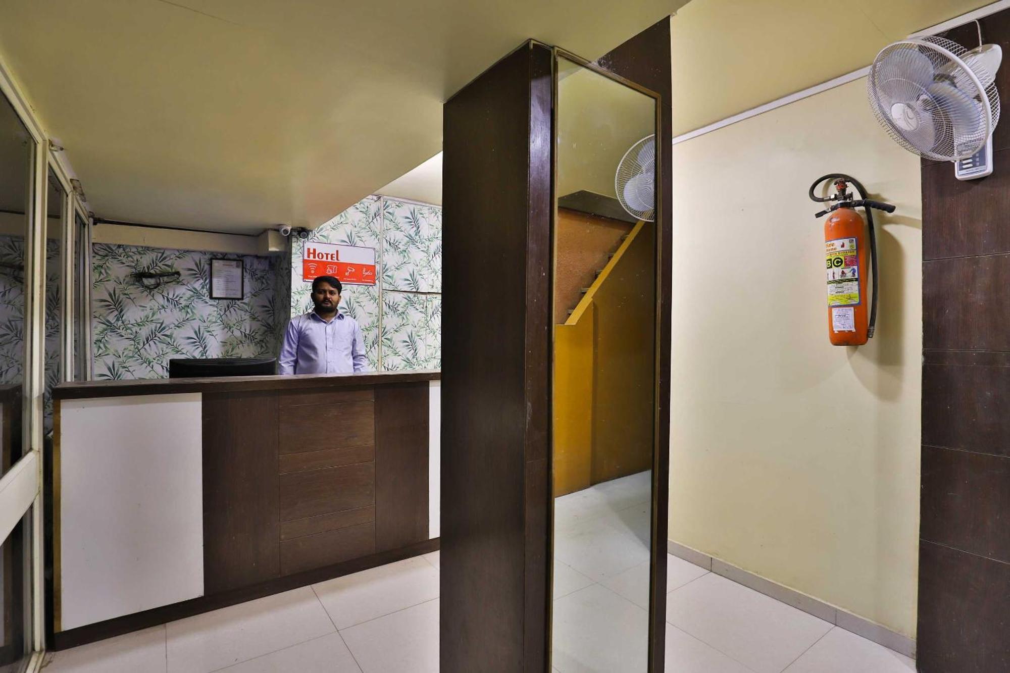 Spot On Hotel Shreeji Palace Ahmedabad Esterno foto