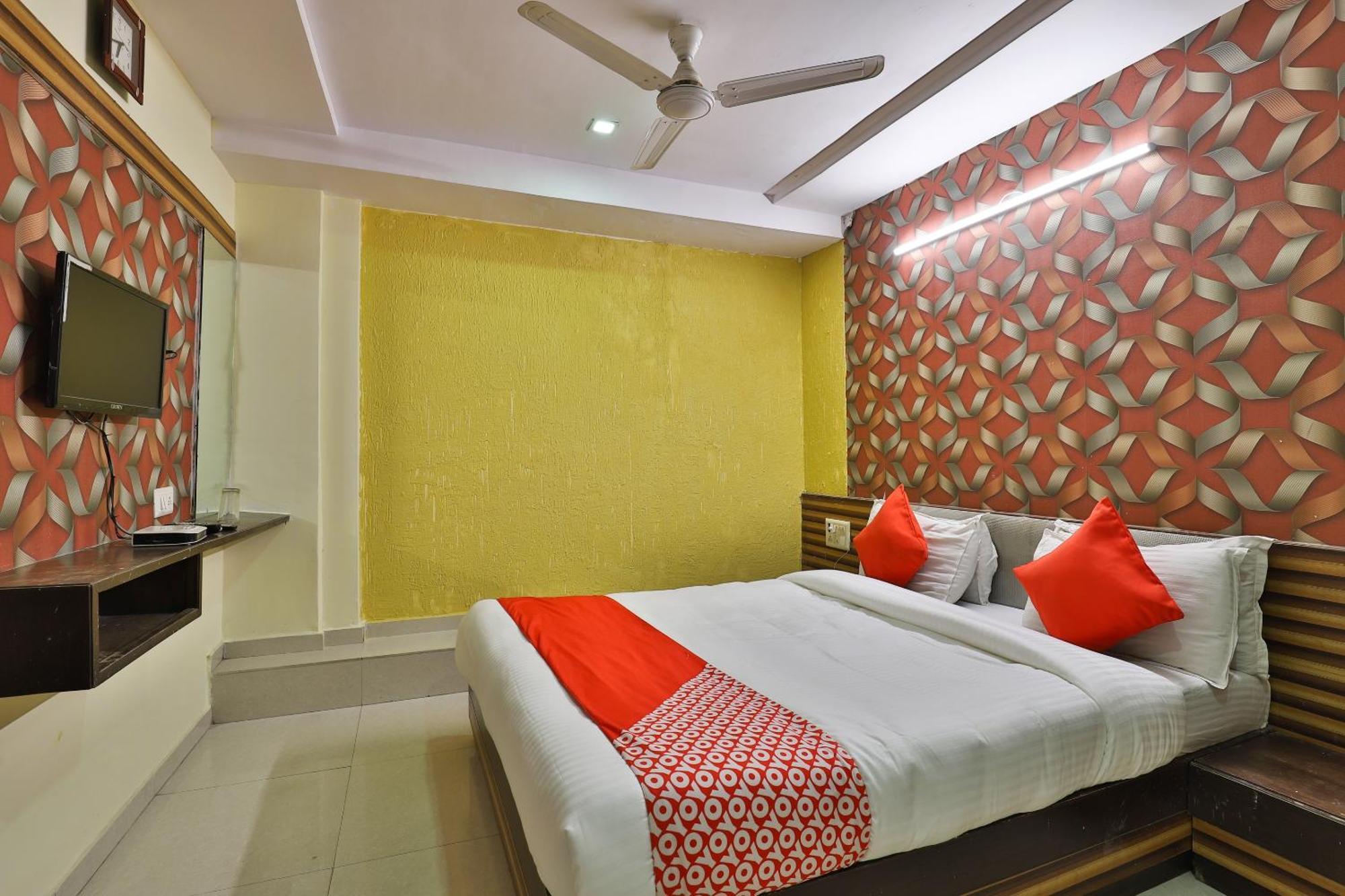 Spot On Hotel Shreeji Palace Ahmedabad Esterno foto