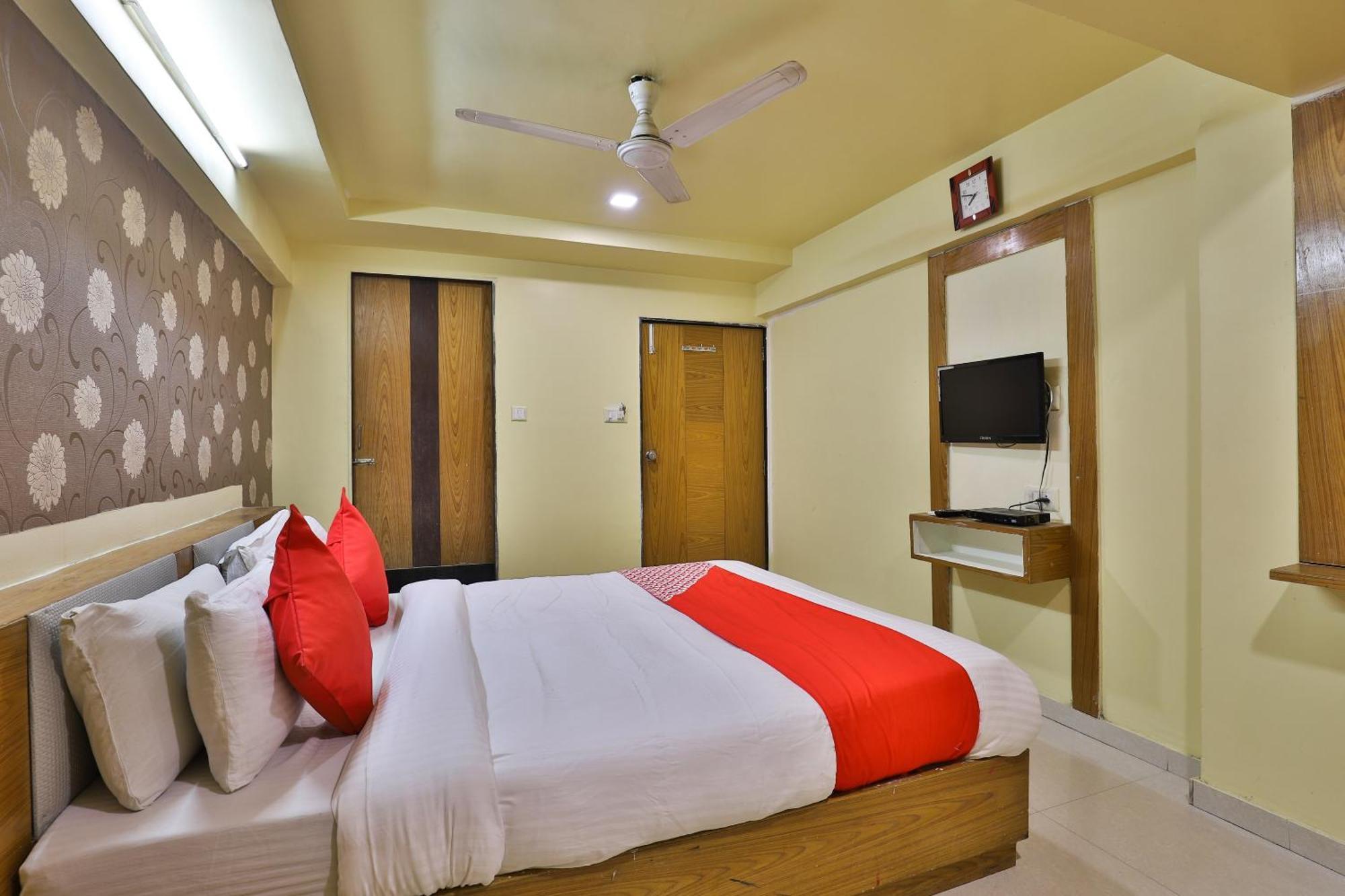 Spot On Hotel Shreeji Palace Ahmedabad Esterno foto