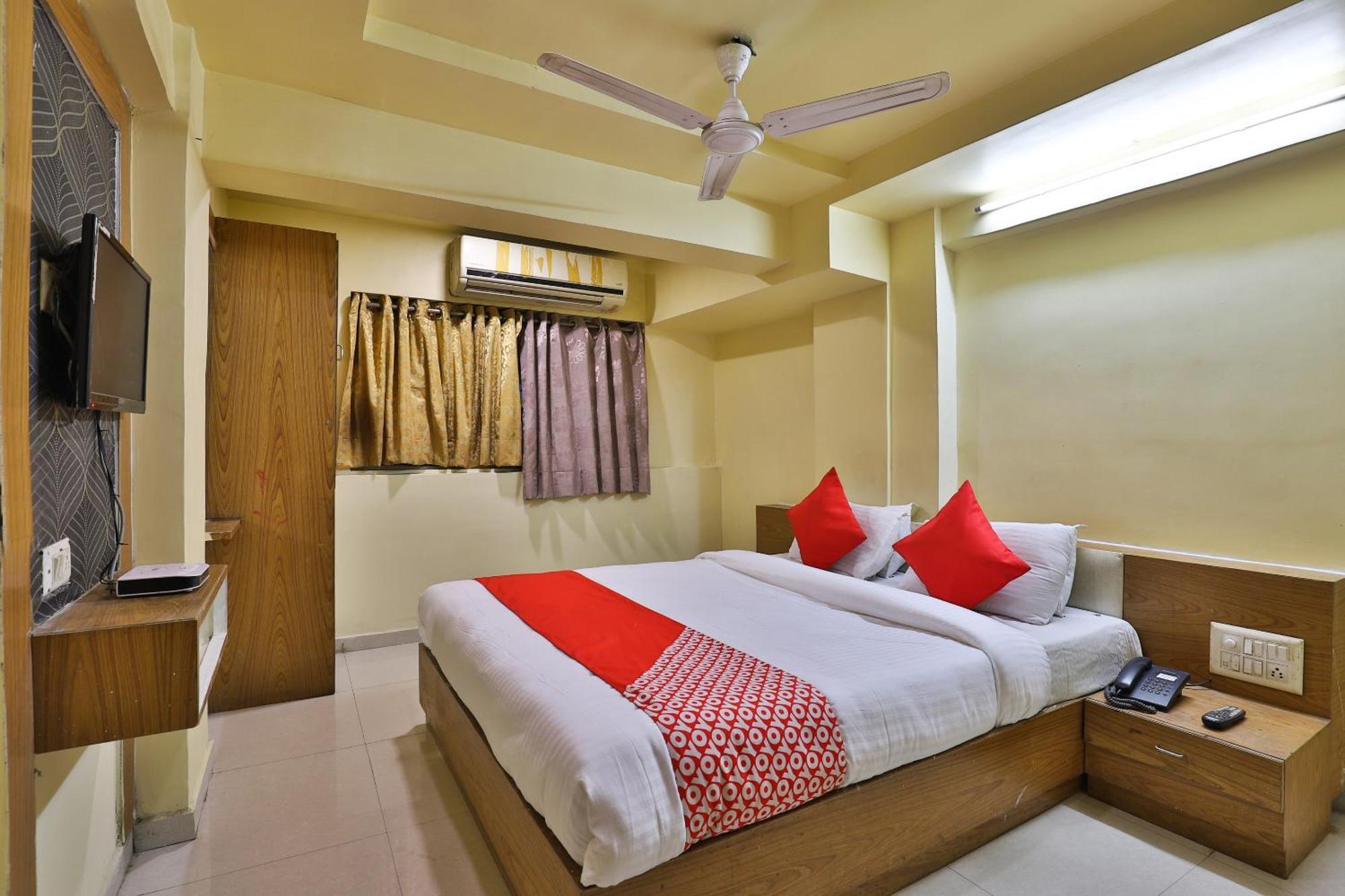 Spot On Hotel Shreeji Palace Ahmedabad Esterno foto