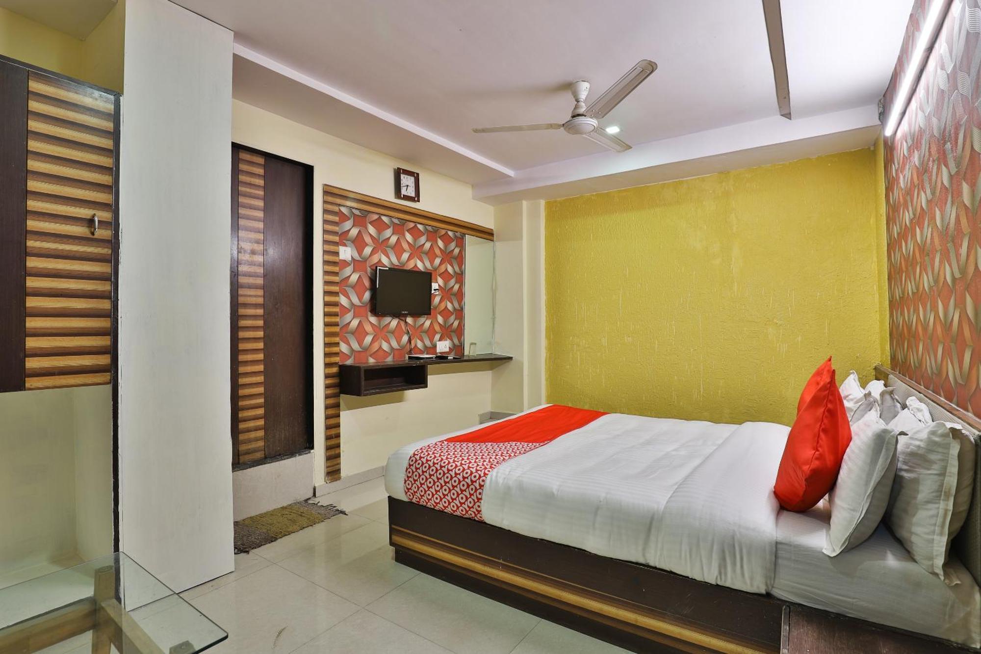 Spot On Hotel Shreeji Palace Ahmedabad Esterno foto